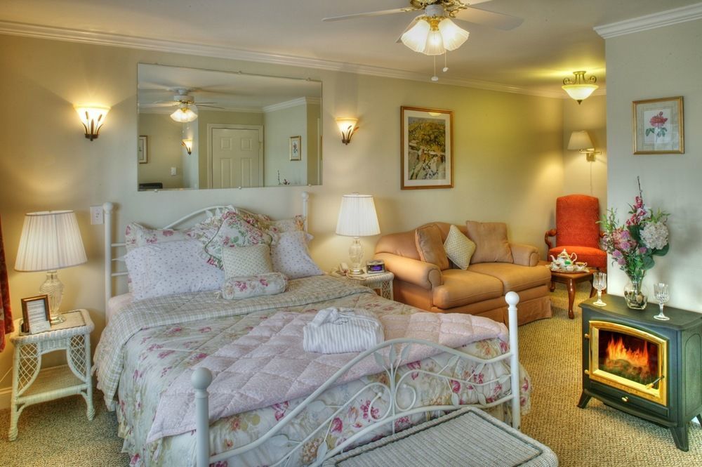 Harborage Inn On The Oceanfront Бутбей-Харбор Экстерьер фото